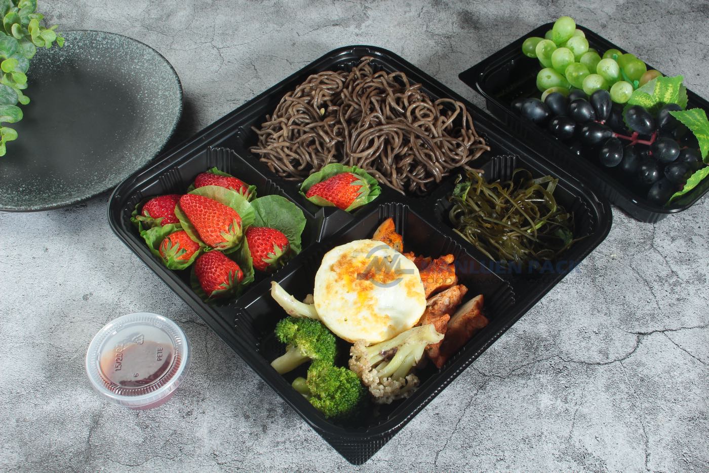 8307 Open Five Compartment Noodle And Strawberry Tray 01