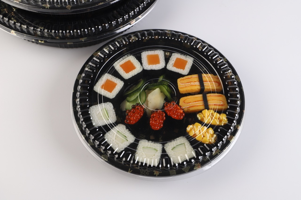 WL53 sushi tray with transparent lid showing black base and clear food packaging structure