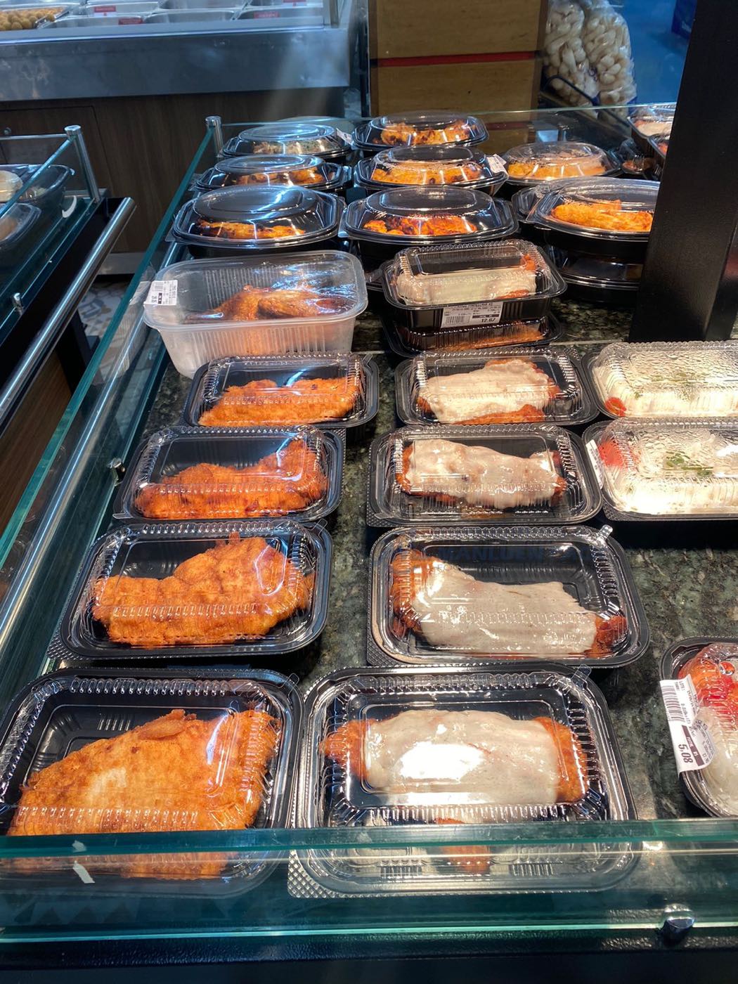 Wl 8507 Prepared Meal Trays In Retail Display 03