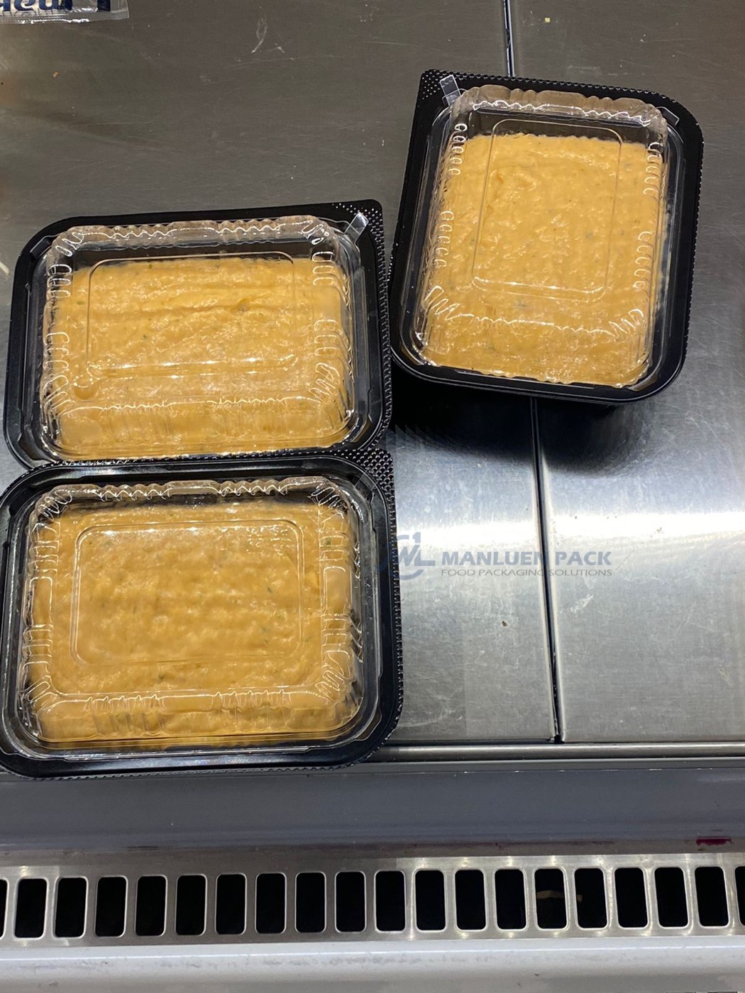 Wl 8510 Square Food Trays In Retail Display