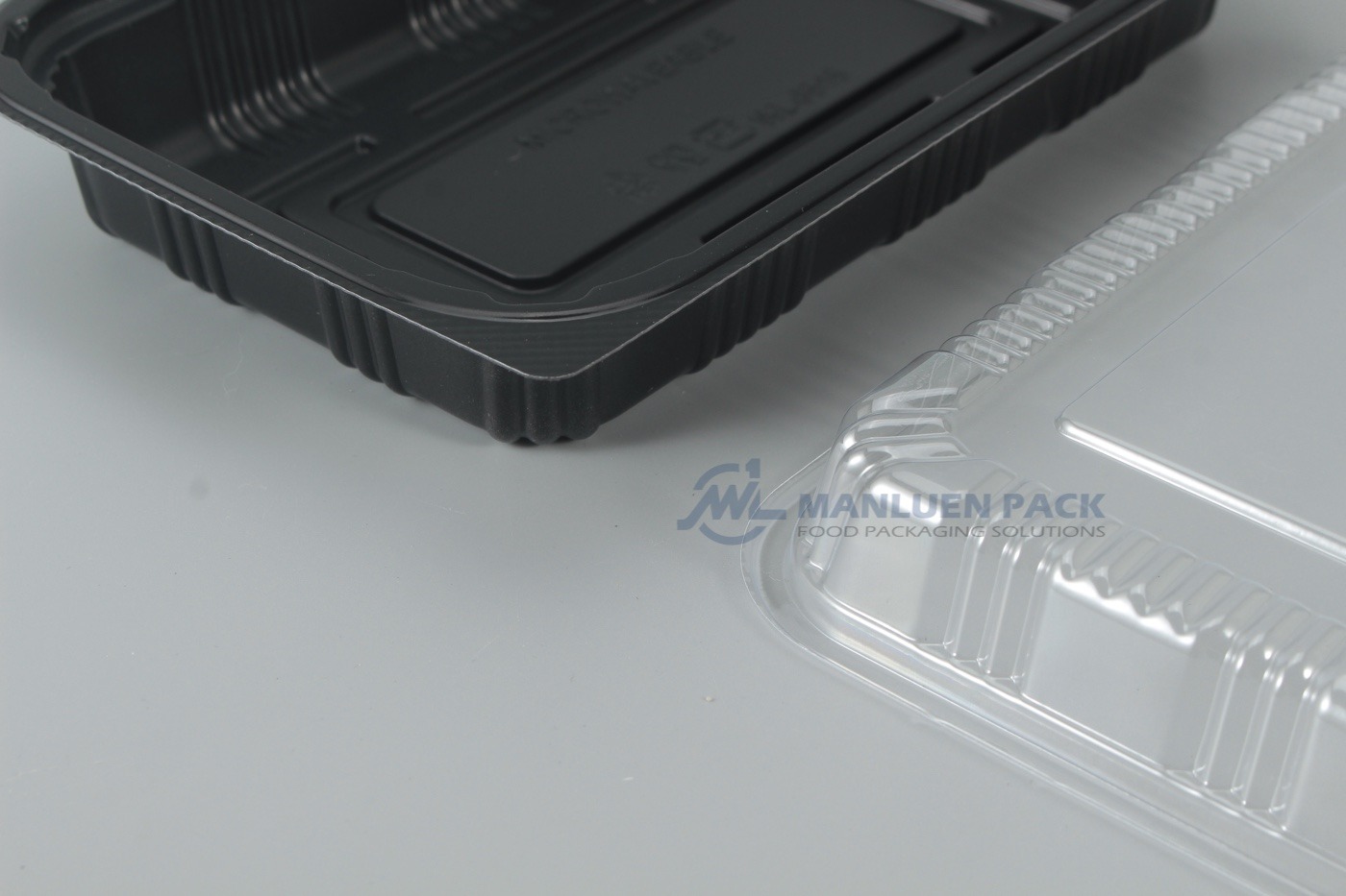 WL-8515 Plastic Bento Box Detail | Manluen Pack WL-8515 black plastic bento box base and clear lid detail