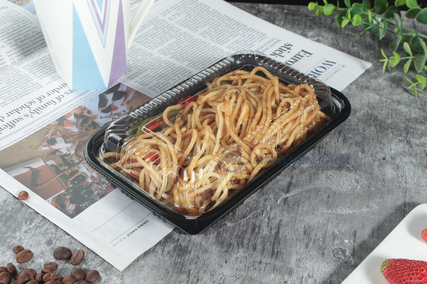Wl 8515 Covered Noodle Tray Lifestyle Scene