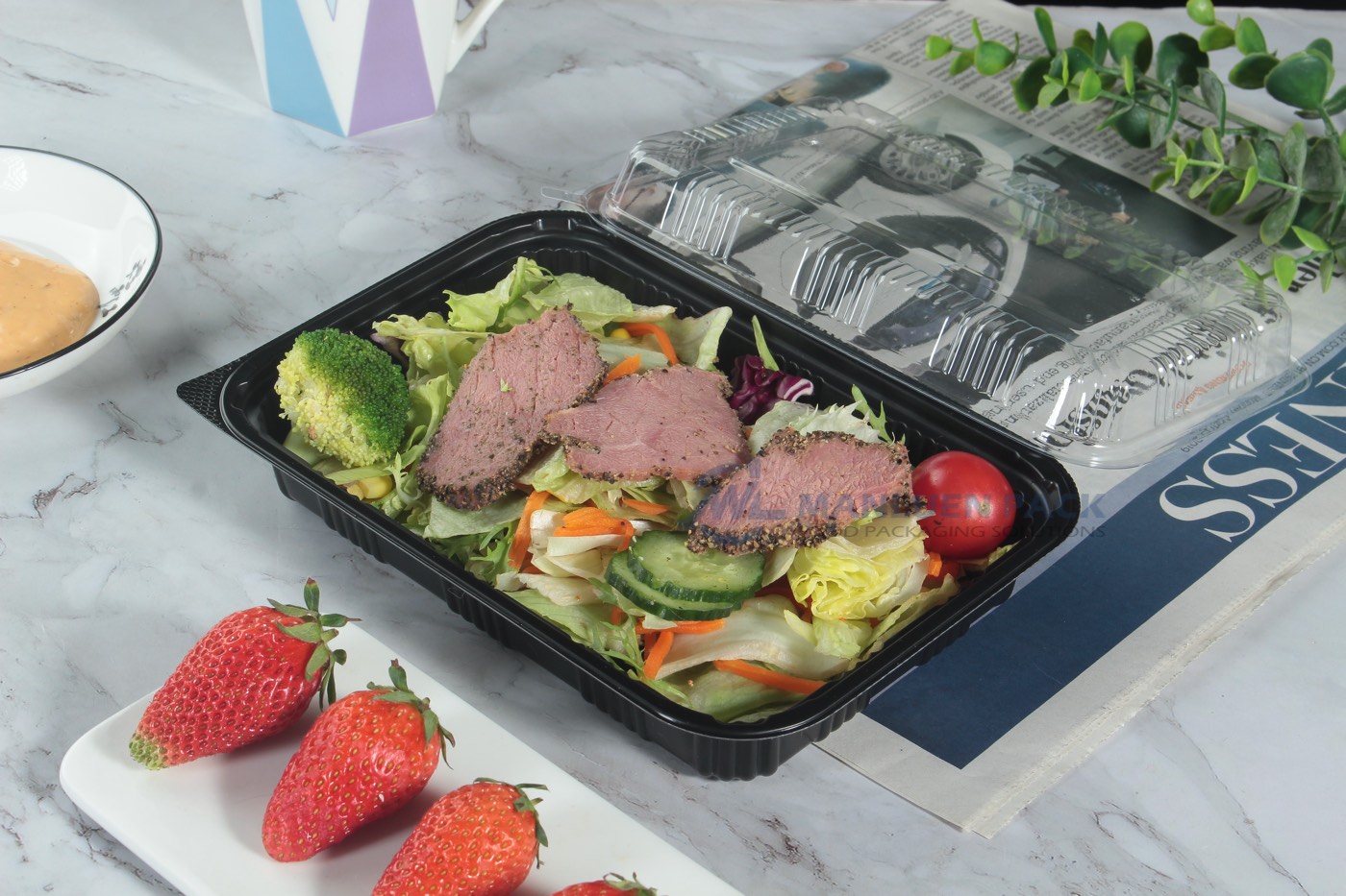 Wl 8520 Open Meat Salad Tray Lifestyle Scene