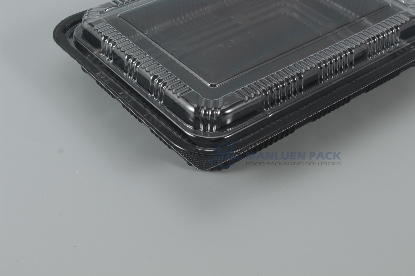 WL-8530 Plastic Bento Box Structure | Manluen Pack WL-8530 clear lid and base detail of black bento box