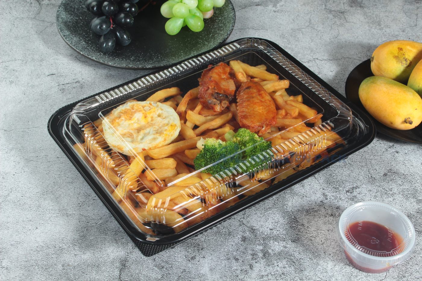 Wl 8530 Covered Chicken And Fries Tray Lifestyle Scene