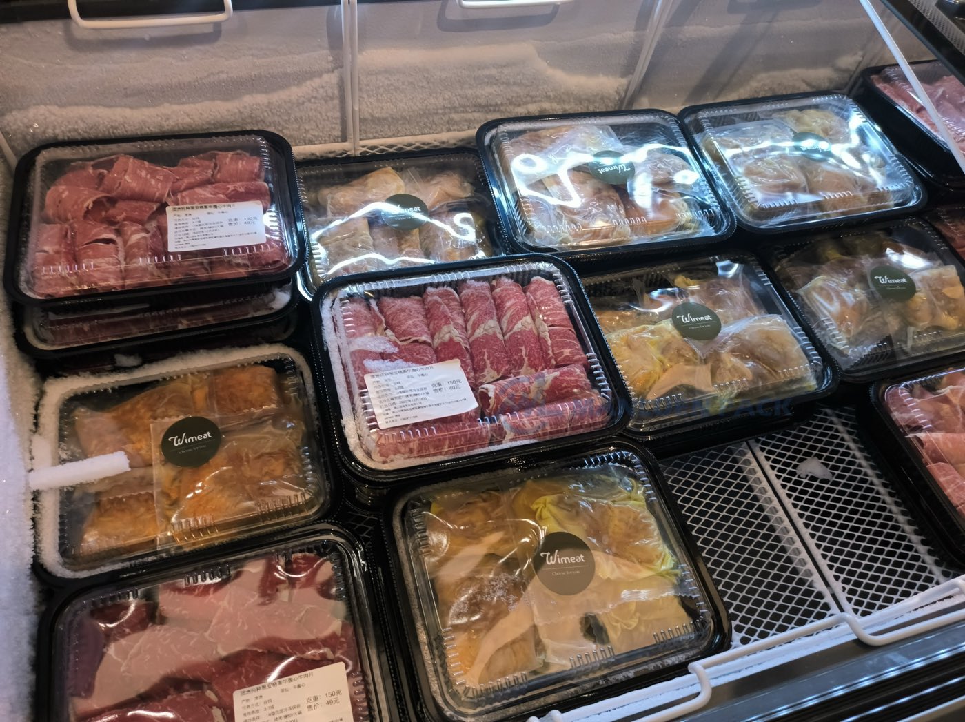 Wl 8530h Packaged Meat Trays In Refrigerated Display 02