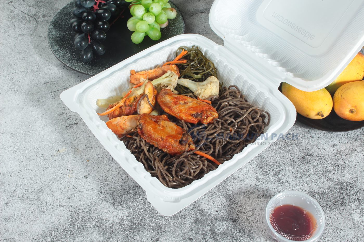 WL-P91 microwaveable white PP clamshell to go container with noodles and chicken