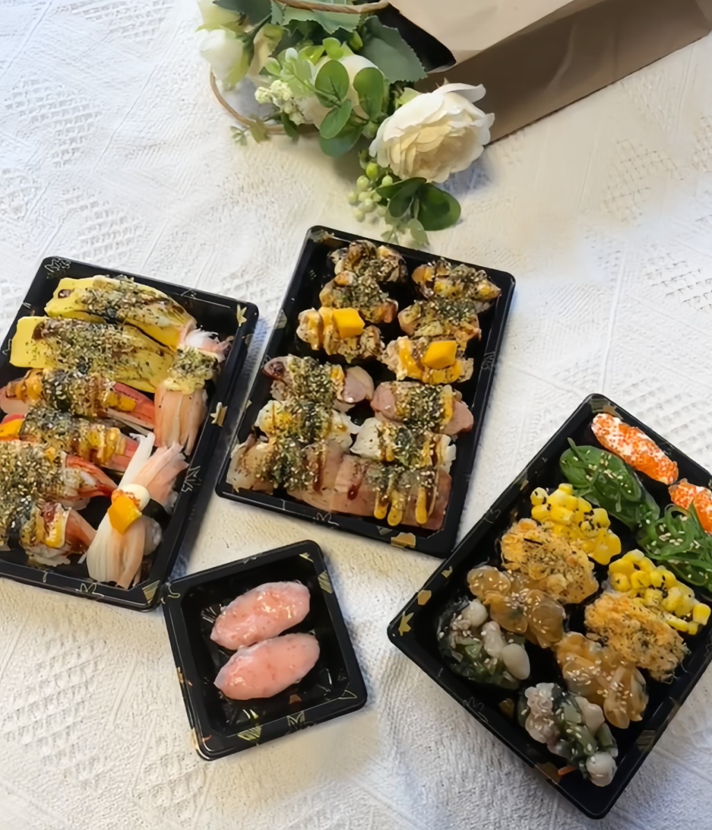 WL-09 Sushi Containers Wholesale | Manluen Pack WL-09 sushi containers displayed for restaurant, retail and wholesale food packaging applications