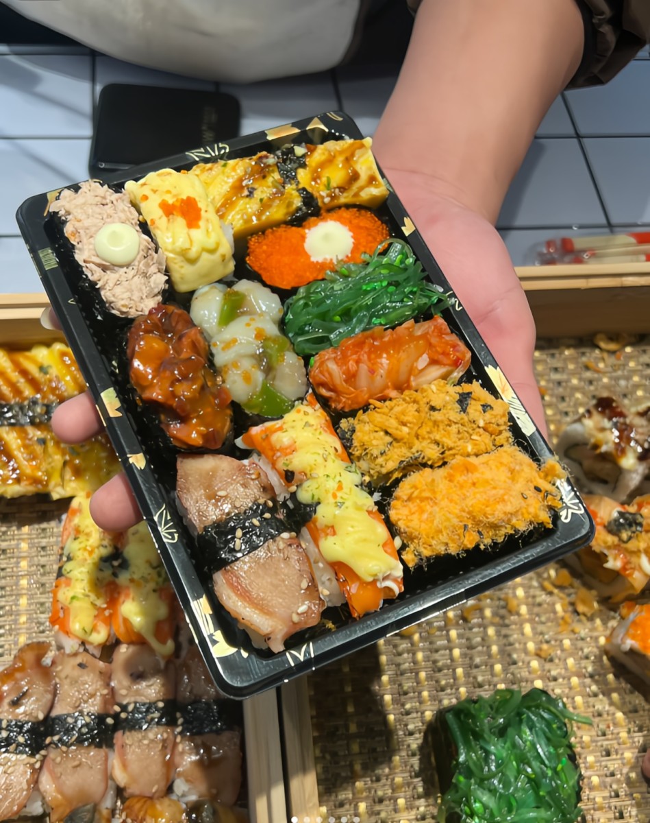 WL-09 sushi tray with food presentation assorted sushi presentation