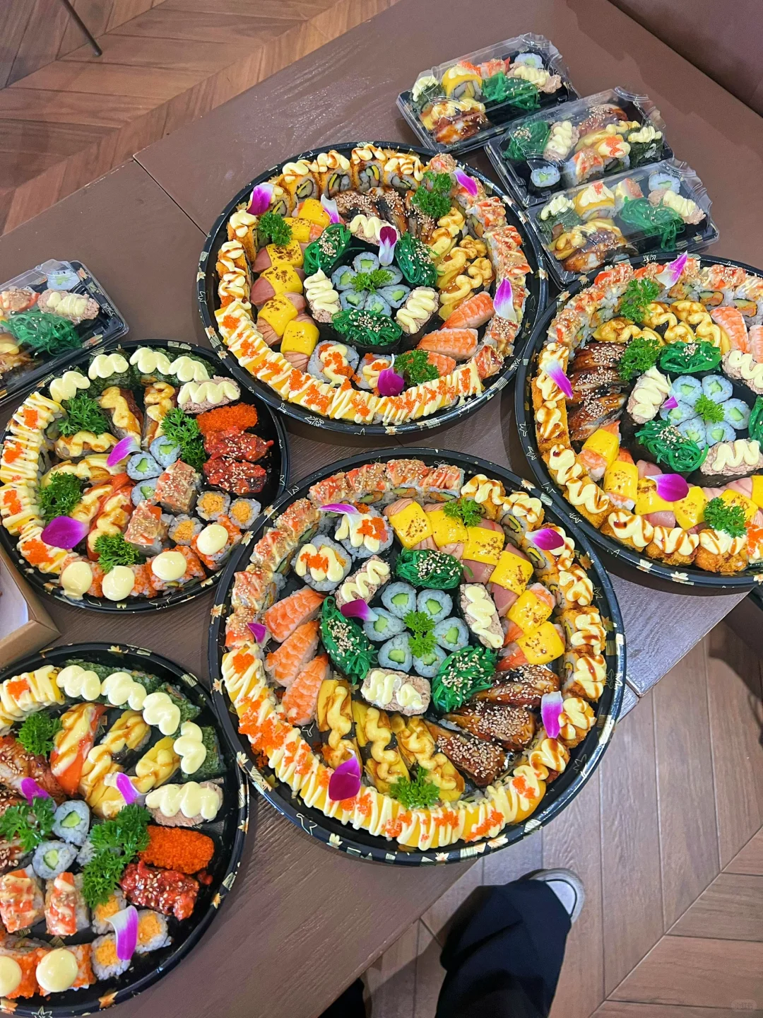 25.12.10 Manluen Sushi Party Trays