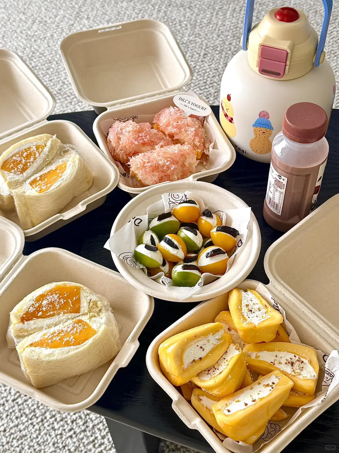 25.12.11 Manluen Clamshell Food Container