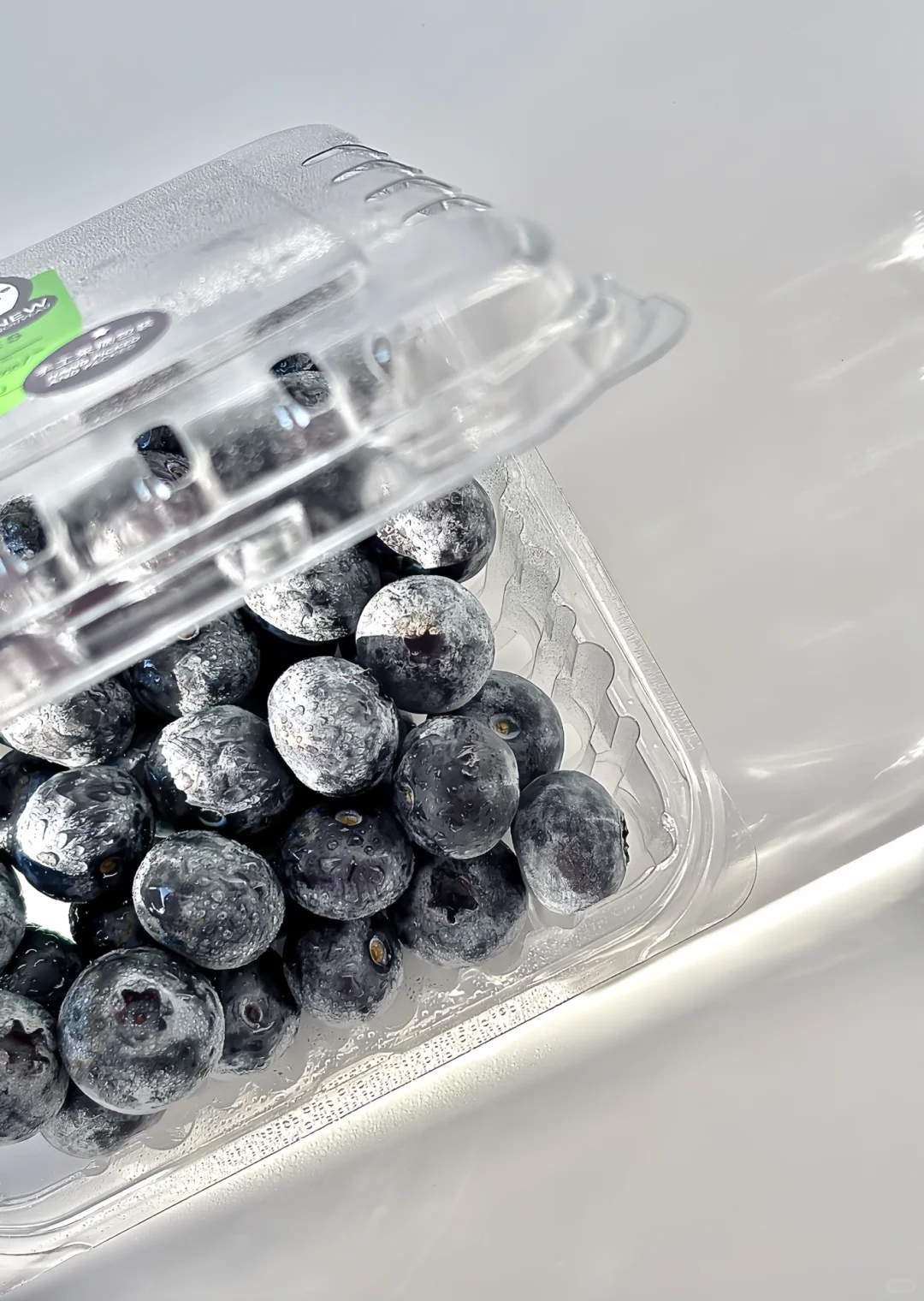 Blueberry Box The Secret to Fresh Eye-Catching Berries 2 Wl 2501c Manluen Blueberry Clamshell Containers