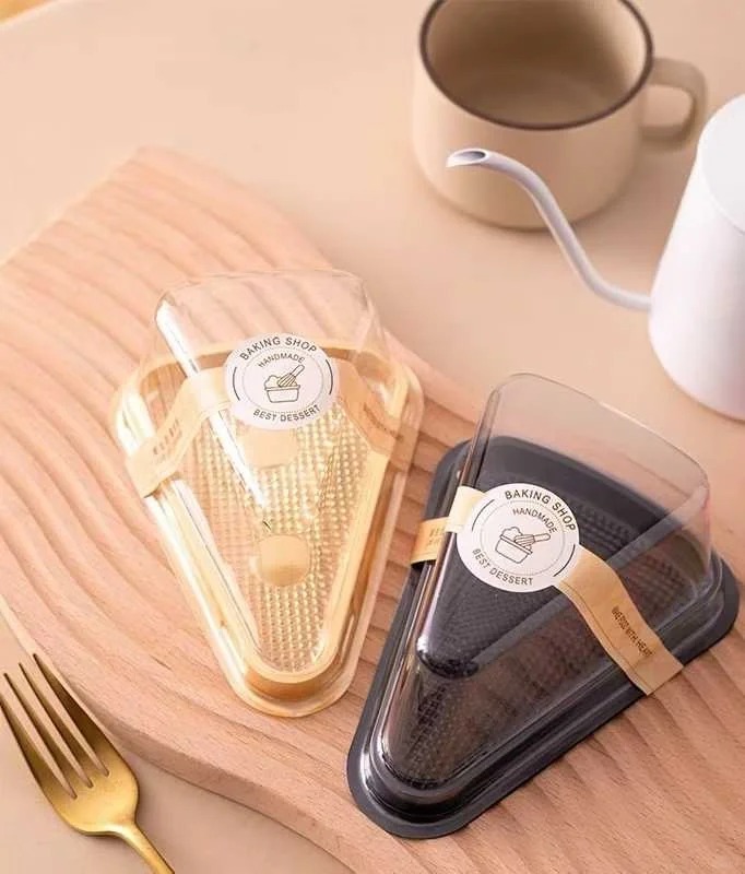 Clear Triangular Cake Slice Containers