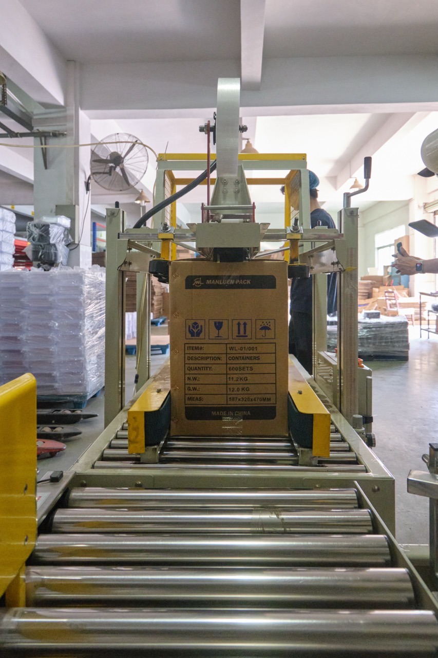 How to Choose a Quality Sushi Tray Supplier from China: Procurement Guide 2026 5 Carton of disposable food containers moving through an automatic sealing and packing line in a food packaging factory