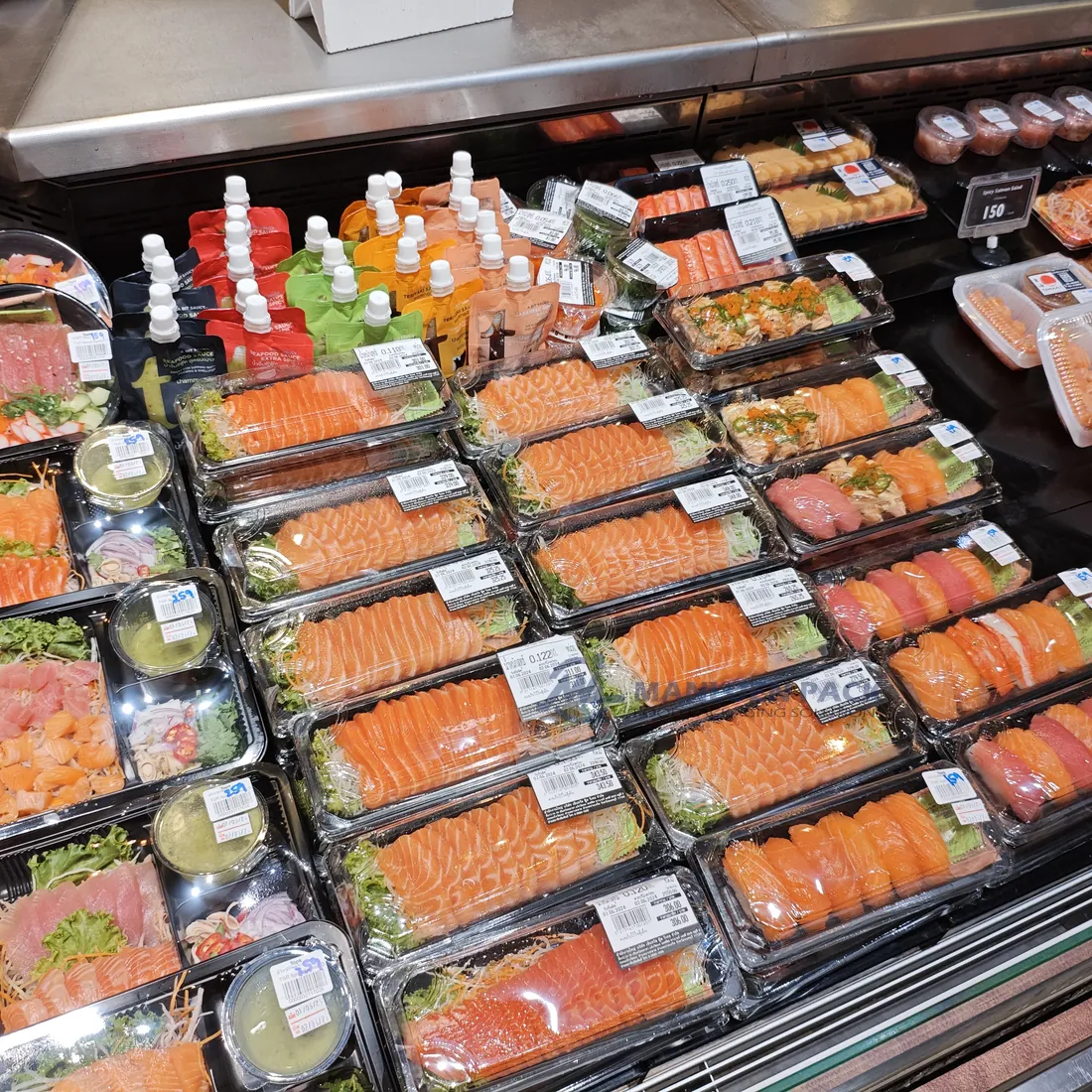 Customizable Sushi Tray Size Options | Manluen Pack Different sushi tray sizes displayed in store as customizable packaging options