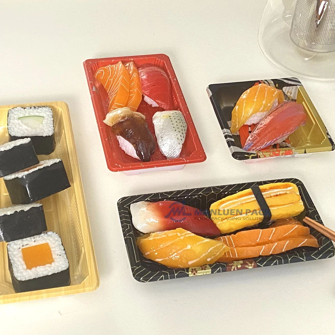 WL-0.6 sushi trays in assorted customizable colors arranged with sushi
