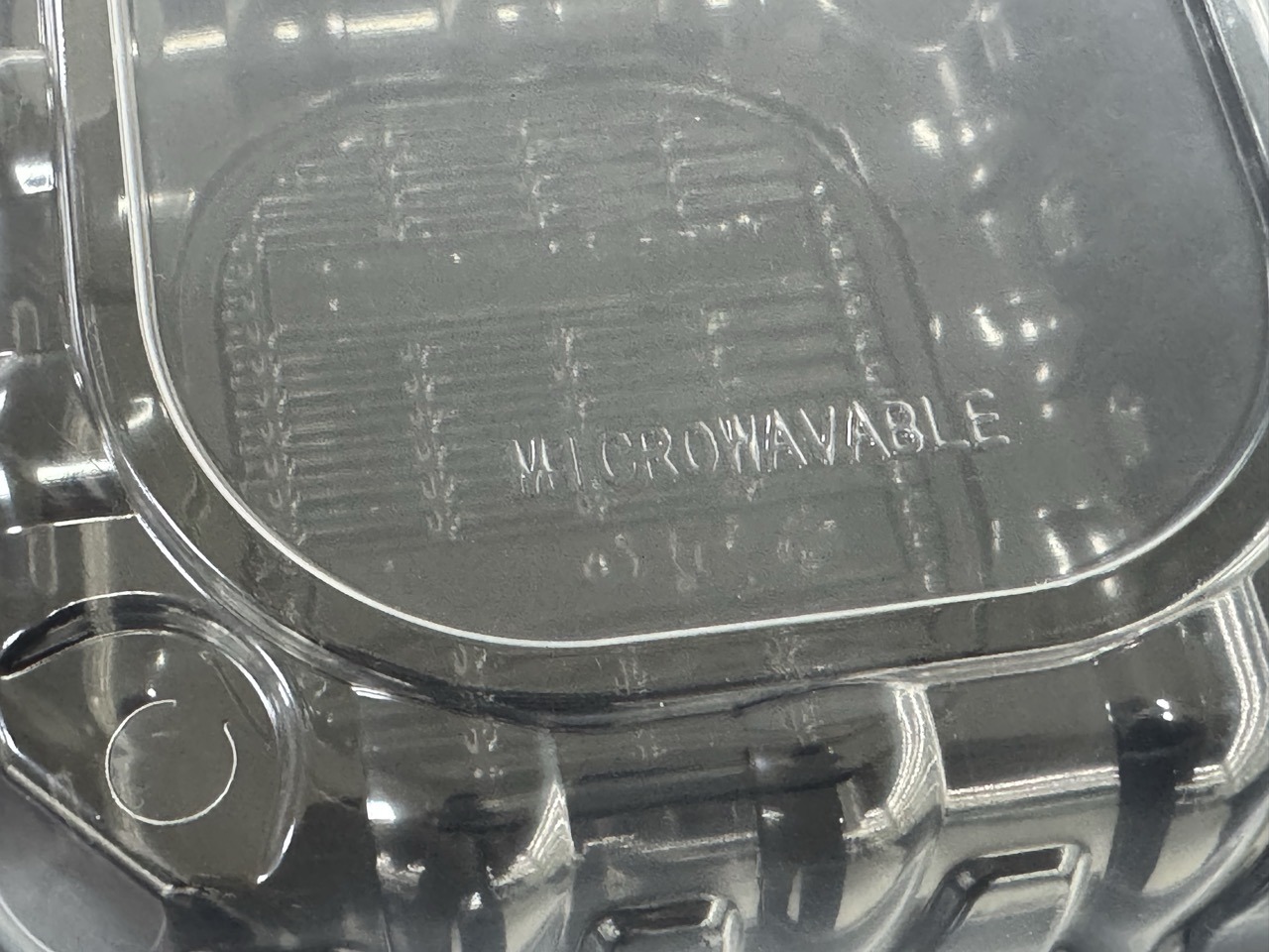 Can You Microwave Food in a Plastic Container? A Science-Based Guide 1 Microwavable Label On A Clamshell Box Clear Lid