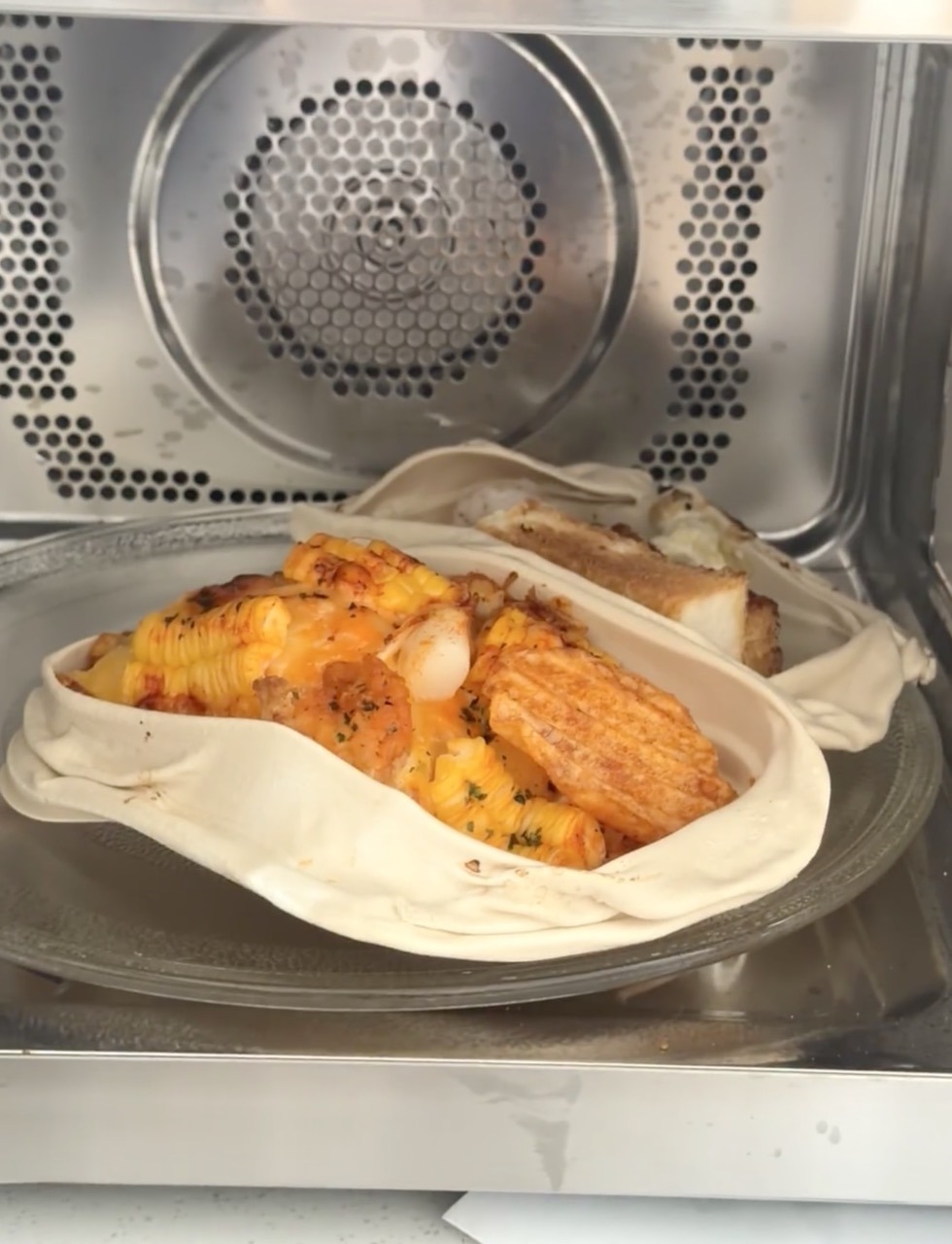 Can You Microwave Food in a Plastic Container? A Science-Based Guide 1 Compostable bagasse food container with food being heated in a microwave oven