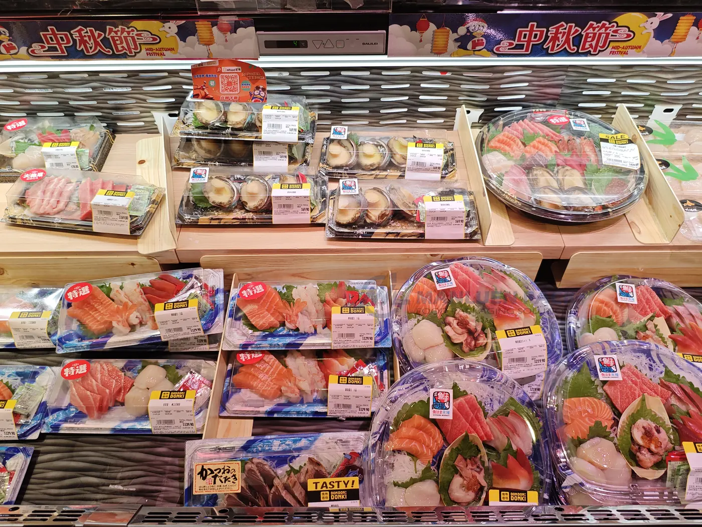 What Are the Three Types of Food Packaging? 3 Manluen Pack sushi tray custom size retail display showing customizable food packaging formats