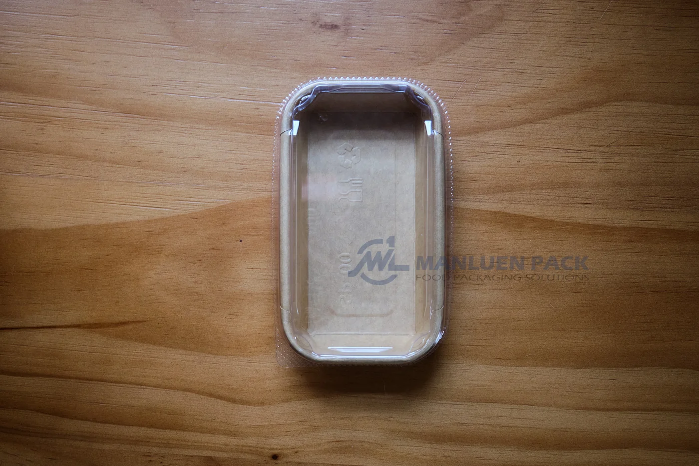 0# Kraft Paper Sushi Tray with Clear PET Lid | Manluen Pack 0# natural kraft paper sushi tray covered by a fitted clear PET lid for takeaway display