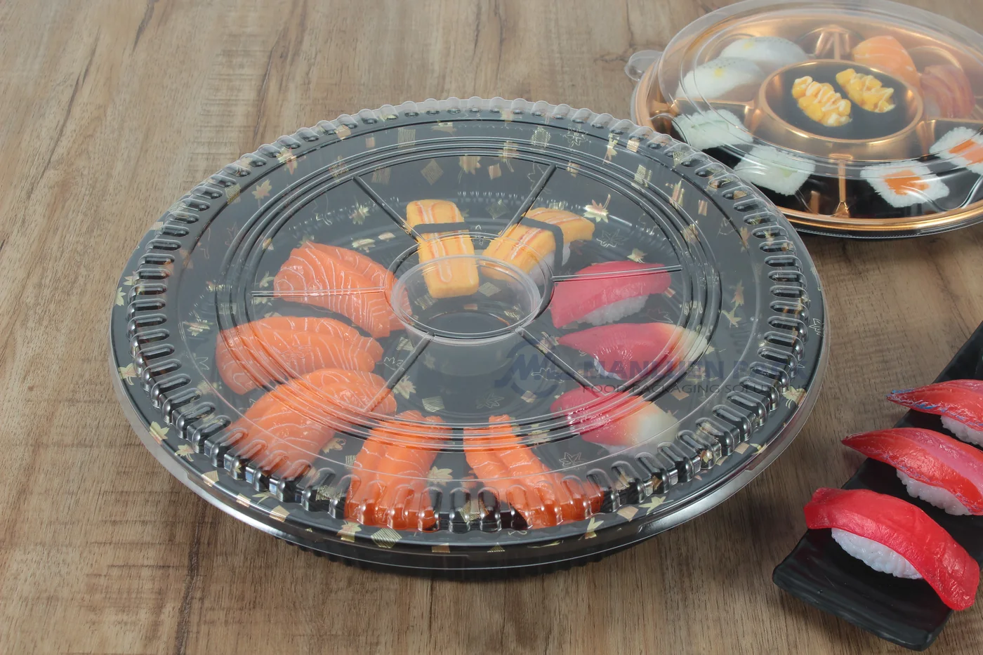 WL-64 sushi packaging shown in a covered round sushi platter tabletop view