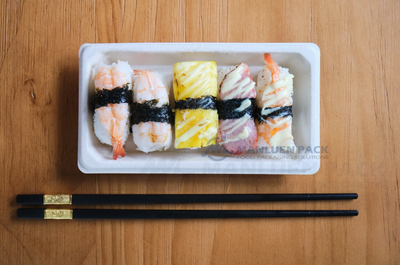 WL-0.6 Bagasse Sushi Tray Product View | Manluen Pack WL-0.6 bagasse sushi tray for disposable takeaway sushi and prepared food packaging
