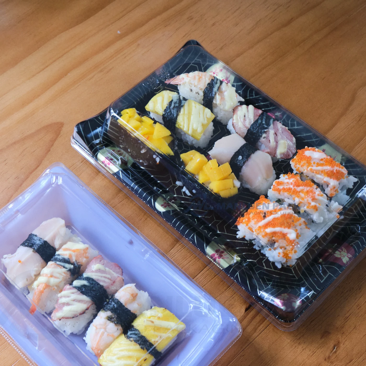 Boat Shape Sushi Tray Multi Size Range | Manluen Pack boat shape sushi tray range in multiple sizes for takeaway, sushi display and wholesale food packaging