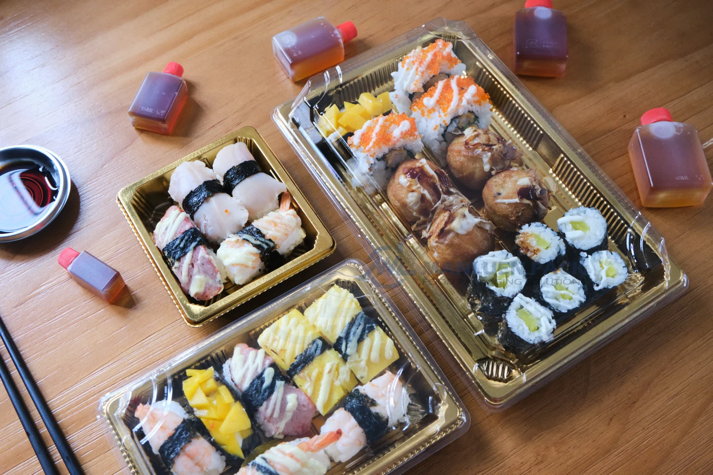 Gold Sushi Tray Product Range View | Manluen Pack gold sushi tray product view for takeaway sushi and prepared food packaging