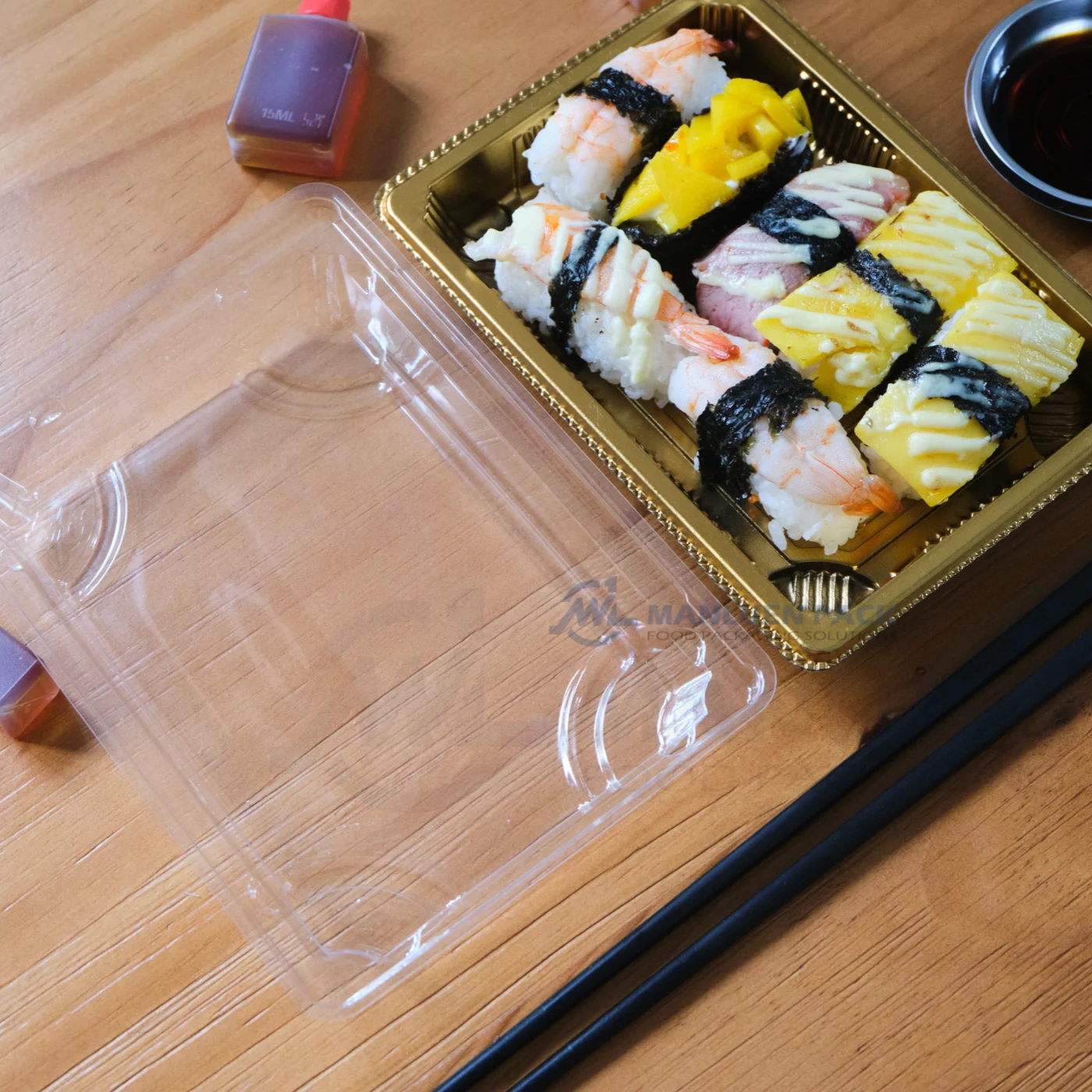 WL-03 Gold Sushi Tray with Clear Lid | Manluen Pack WL-03 gold sushi takeout container with fitted clear lid