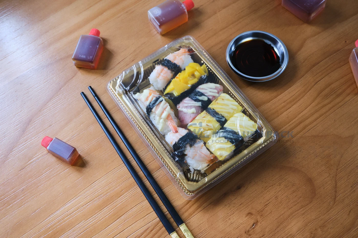 WL-03 Gold Sushi Tray Product View | Manluen Pack WL-03 gold sushi tray for premium sushi takeaway and food presentation