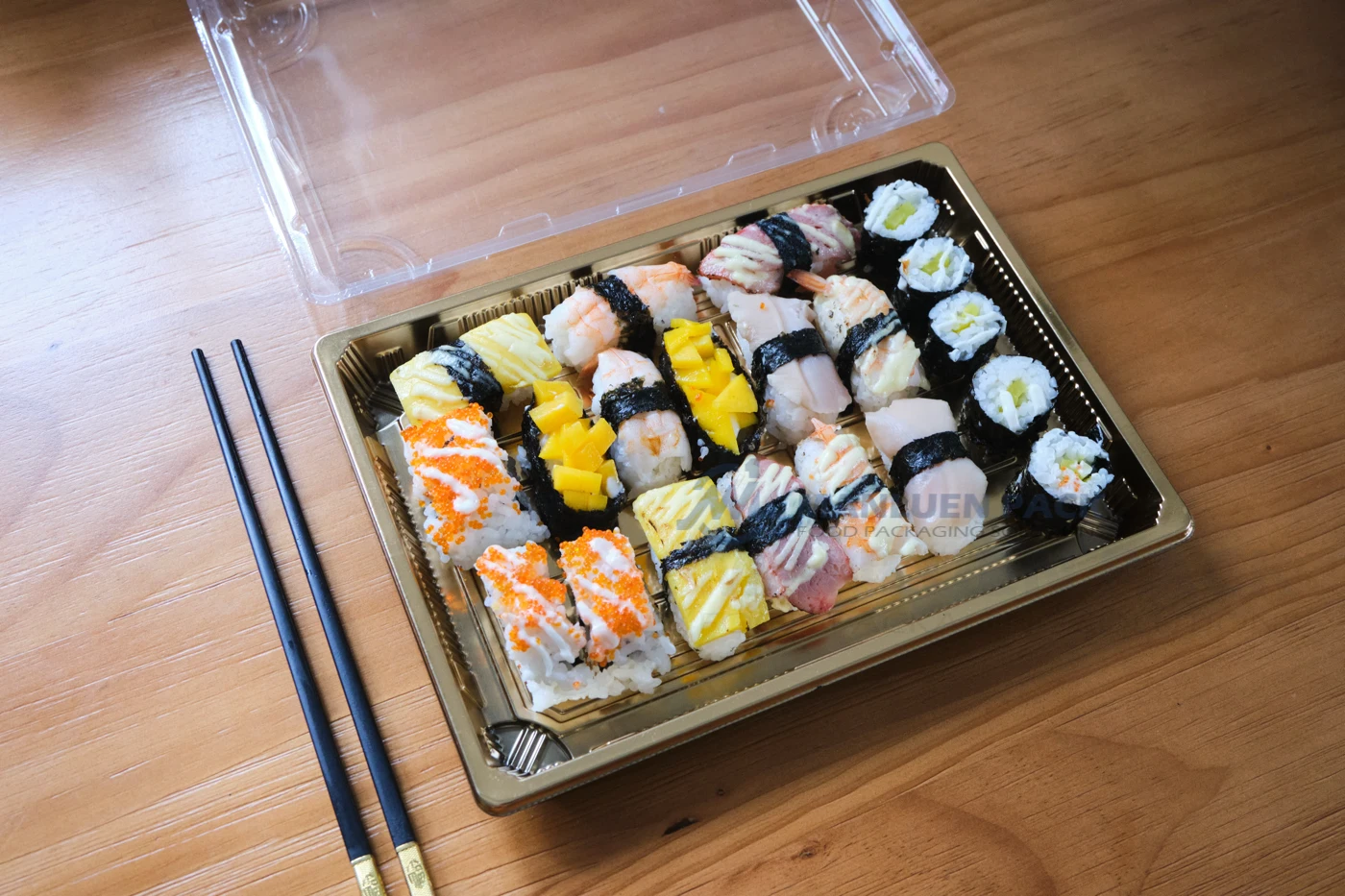 WL-11 Gold Sushi Tray Product View | Manluen Pack WL-11 extra large gold sushi tray with clear lid for premium sushi takeaway and display