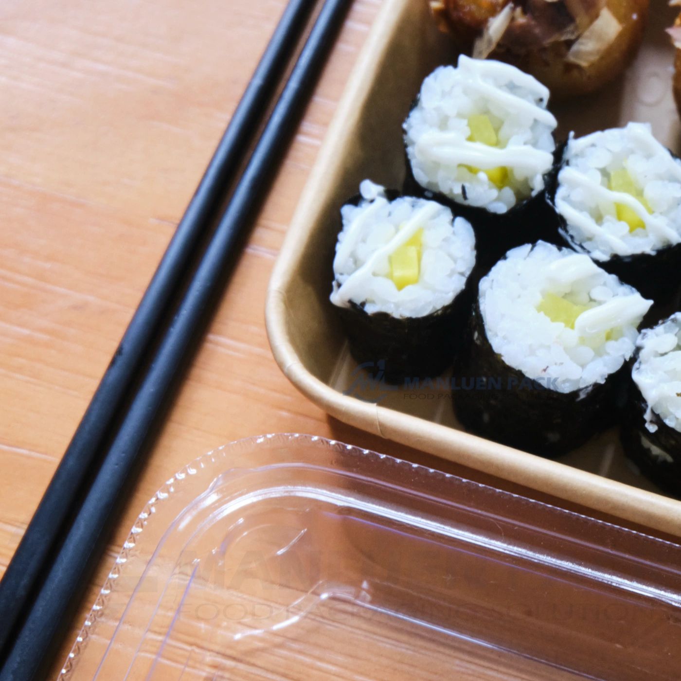 5# Kraft Paper Sushi Takeaway Container | Manluen Pack 5# kraft paper sushi takeaway container with clear PET lid for food service and takeaway