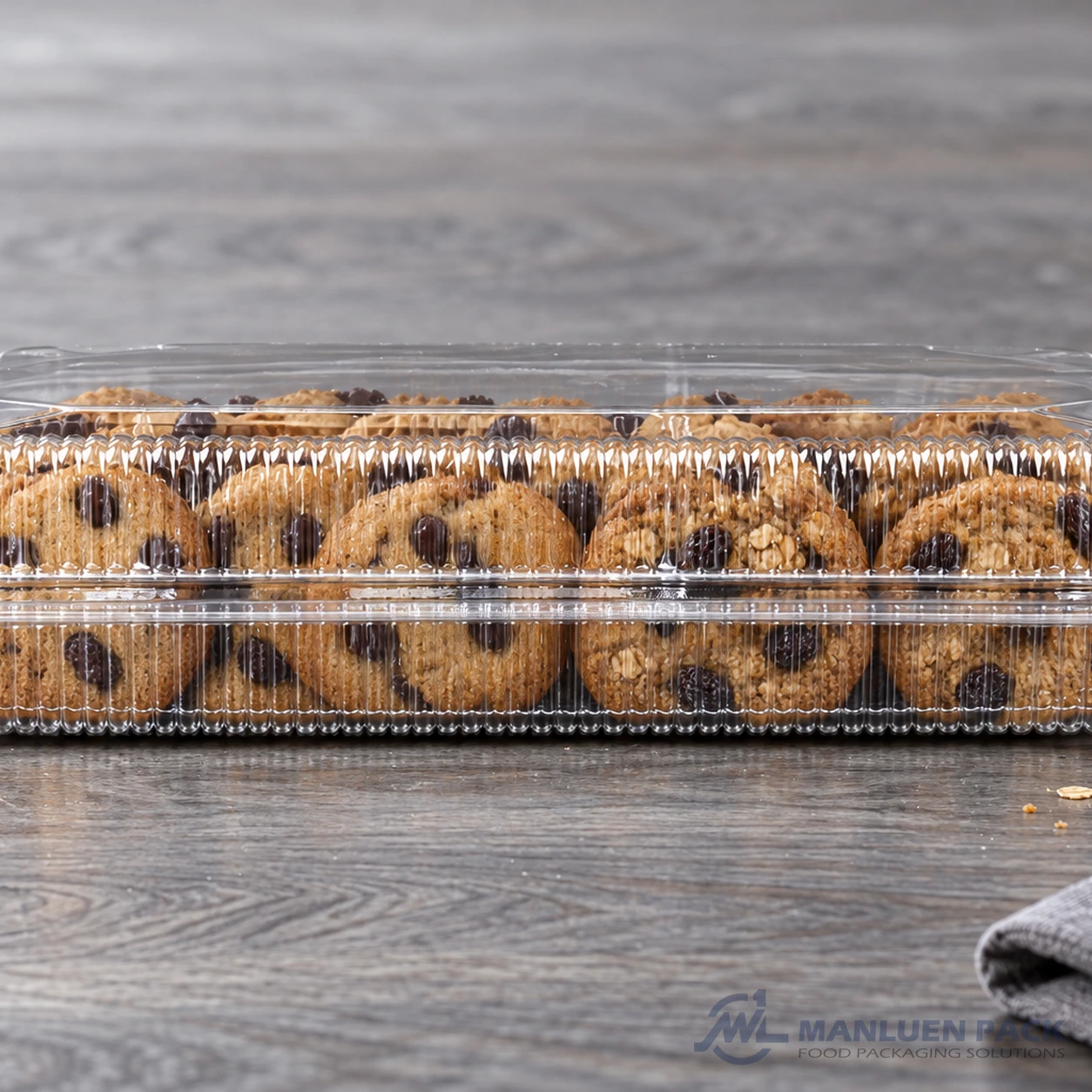 WL-CM004 Clear Clamshell Container with Cookies | Manluen Pack WL-CM004 large clear clamshell container with cookies for bakery and retail display