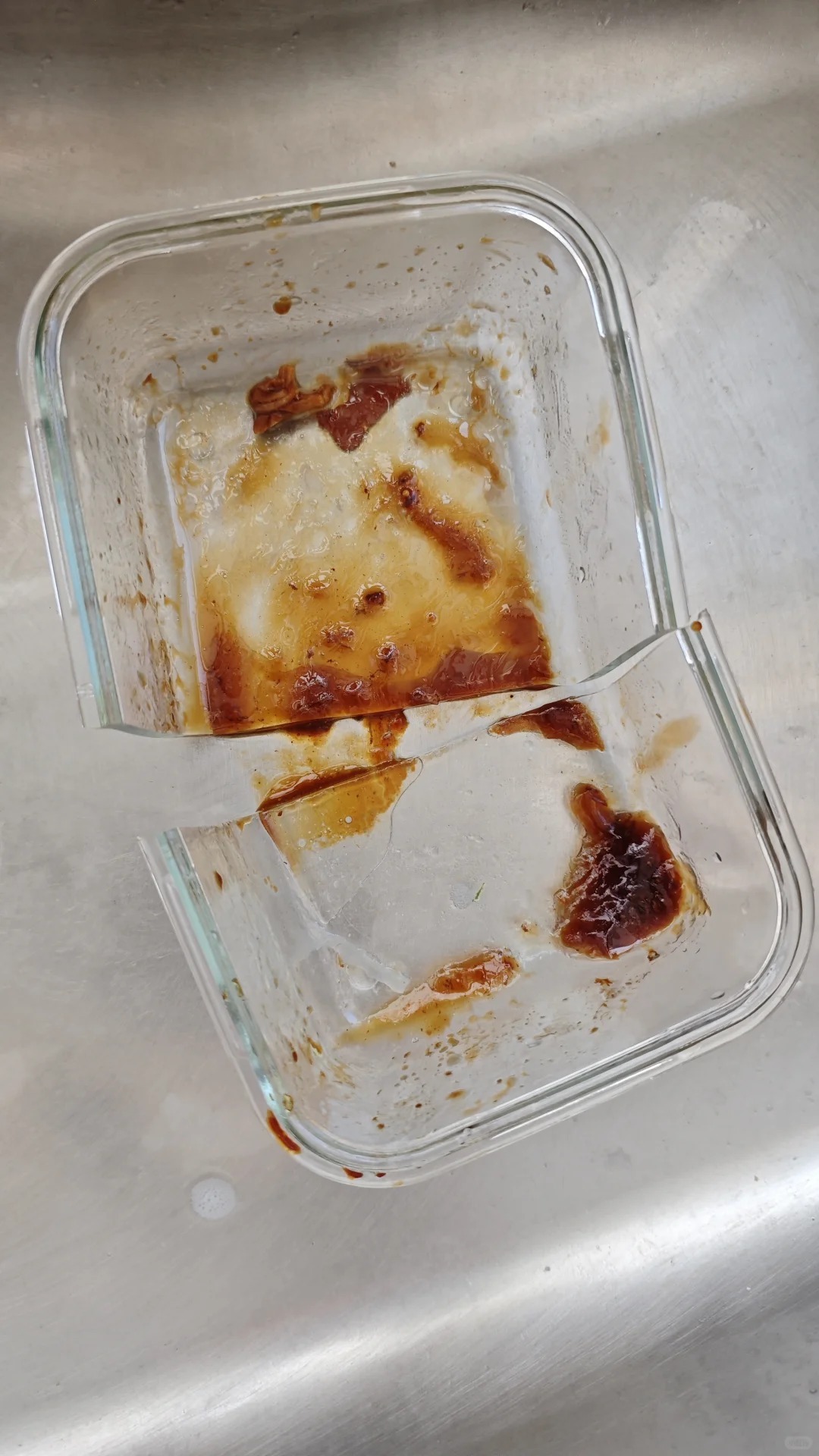 Can You Freeze Food in a Glass Container Safely? 9 Broken Glass Food Container In Sink.