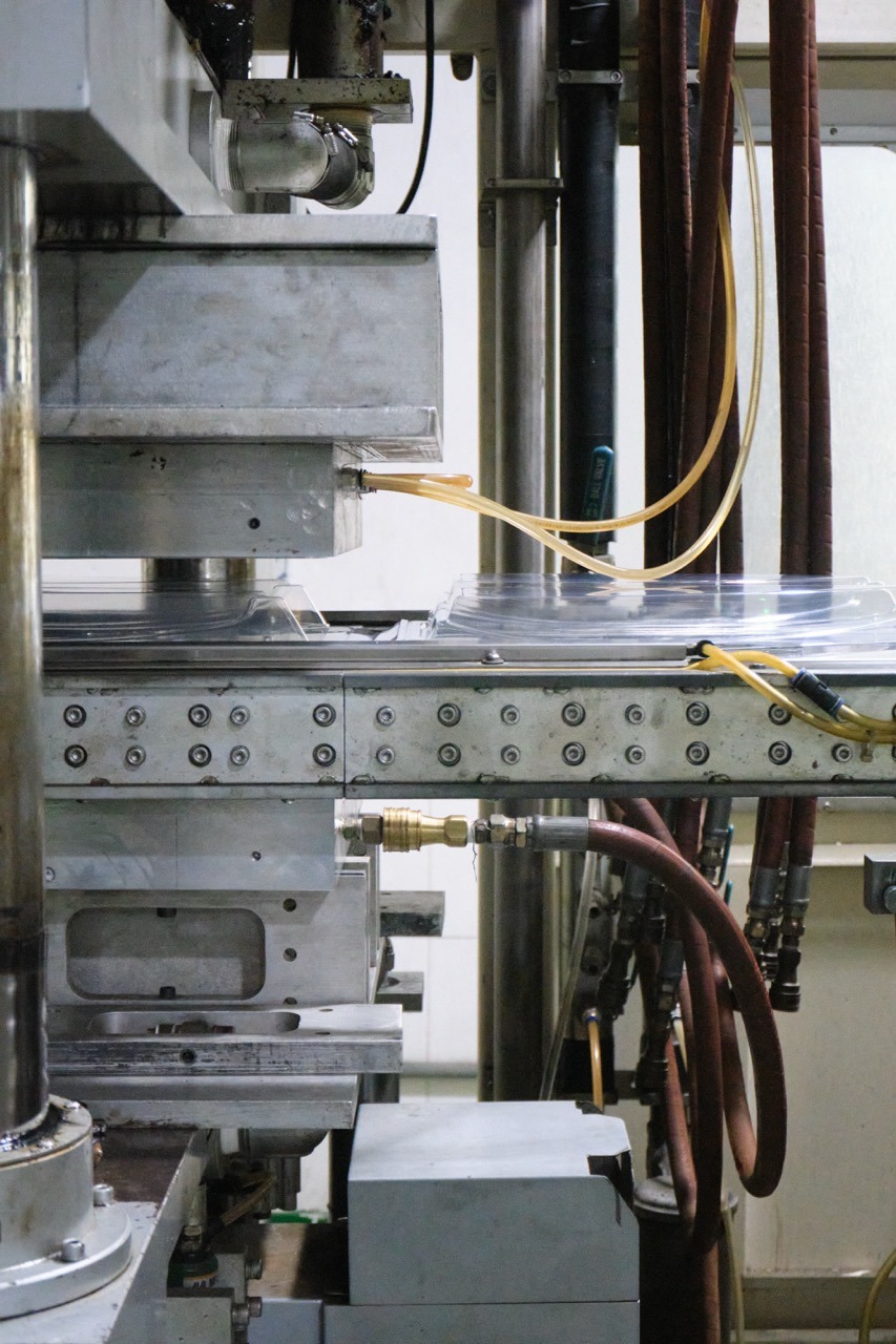 What Is Thermoforming? Process, Materials and Uses 6 Food Packaging Thermoforming Machine Side View